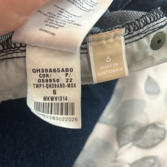 Michael Kors Dark Wash Cropped Jeans Size 6 - Picture 4 of 5